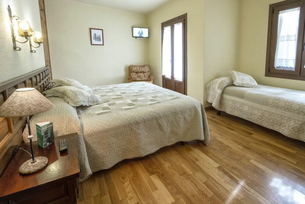 Hotel Farre D'Avall Barruera Bagian luar foto